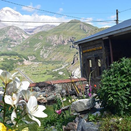 QUSHA Guest House Kazbegi Extérieur photo