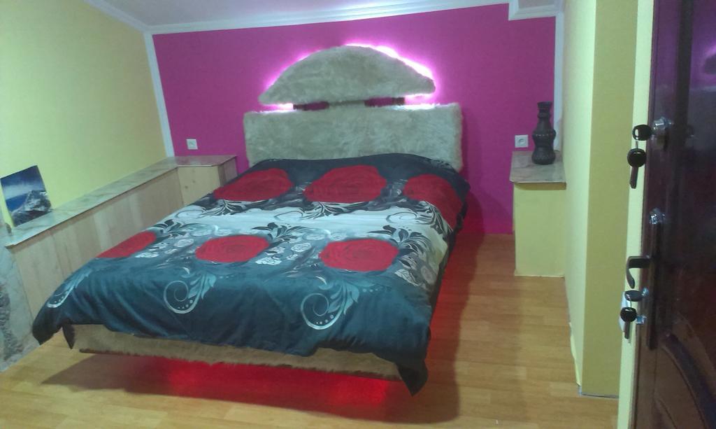 QUSHA Guest House Kazbegi Extérieur photo