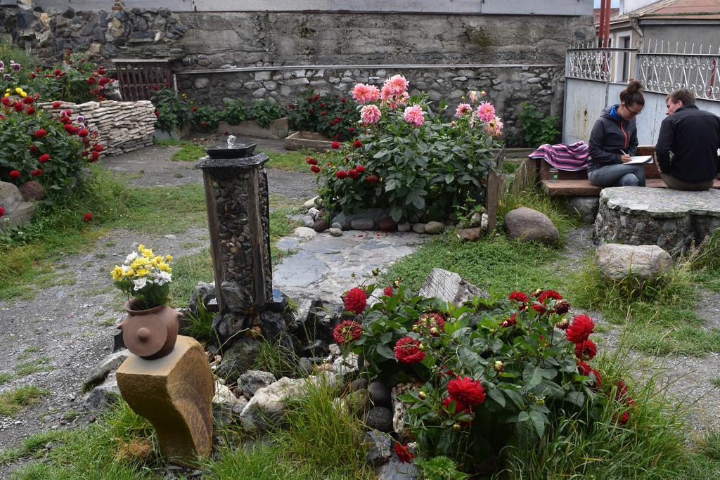 QUSHA Guest House Kazbegi Extérieur photo