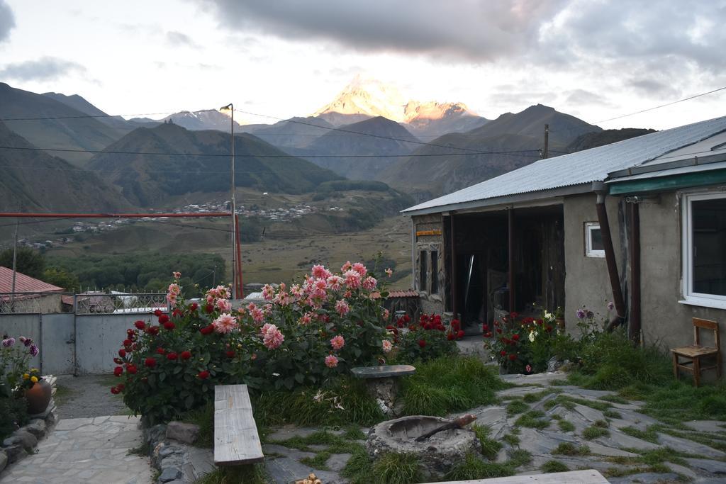 QUSHA Guest House Kazbegi Extérieur photo