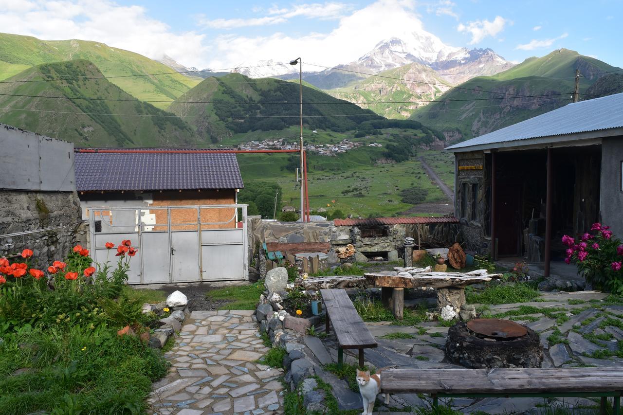 QUSHA Guest House Kazbegi Extérieur photo