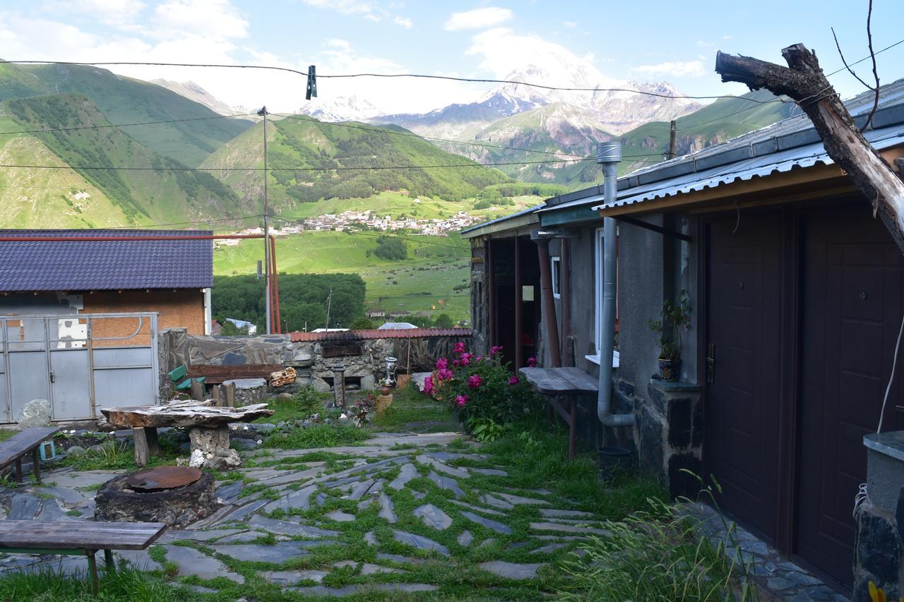 QUSHA Guest House Kazbegi Extérieur photo